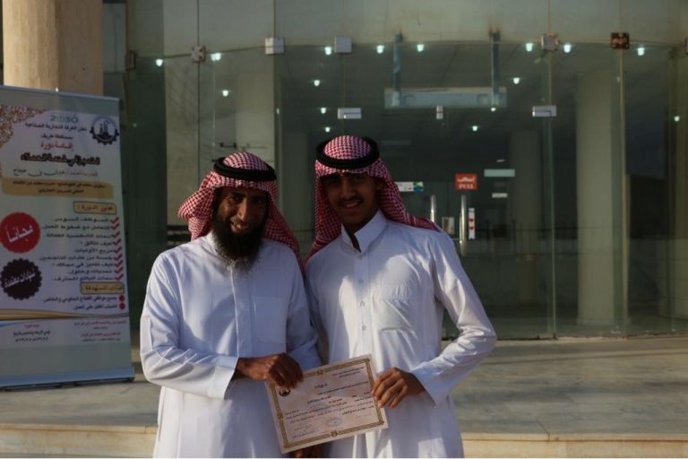 بالصورالغرفة التجارية الصناعية بالشمالية تختتم دورة التميز في خدمة