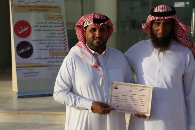 بالصورالغرفة التجارية الصناعية بالشمالية تختتم دورة التميز في خدمة
