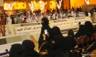 بالفيديو … امرأة ترقص أمام الرجال في احتفالات العيد بالرياض