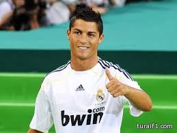 كريستيانو رونالدو يمدد عقده مع ريال مدريد