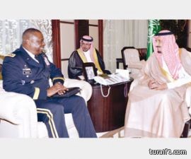 ولي العهد يستعرض التعاون مع القيادة المركزية الأميركية