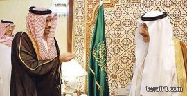 فتاة جريئة تُمسك برقبة شاب مُعاكس وتنهال عليه بالضرب فى مكة