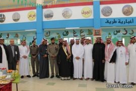 محافظ طريف يدشن الحملة الوطنية لتطعيم طلاب وطالبات المرحلة الإبتدائية بطريف