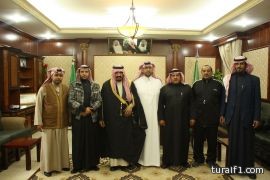 محافظ طريف يستقبل رئيس وأعضاء نادي الصمود الرياضي الجدد ( صور )
