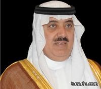 متعب بن عبدالله يعـزّي والد الفتاتين ضحيتي حادث انفجار لغم بعـرعـر.. ويمنحه 200 ألف ريال مساعدة له