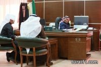 ارتطام سيارة بعامود إنارة الطريق الدولي وسط طريف بسبب التفحيط ( صور )