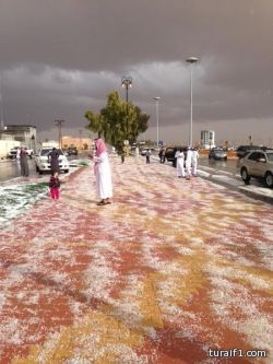 بالصور.. عاصفة ثلجية تكسو رفحاء باللون الأبيض‎