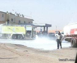 بالصور شاحنة كادت أن تتسبب بكارثة أمام أحد المحطات وسط طريف