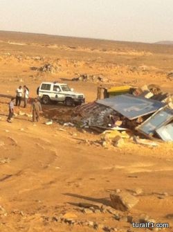 إنقلاب شاحنة محملة بالخضار على الطريق الدولي 40 كلم طريق طريف القريات ( صور )