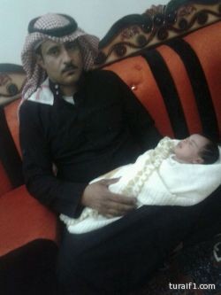 شرقي العقيل : ثلاثيني بطريف يصبح جداً بعد ولادة أول حفيدة له ( صور )