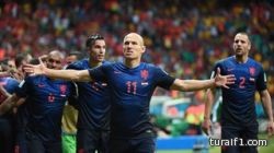 الأمير منصور يدشن معرض حنان نصار التشكيلي بثقافة وفنون عرعر