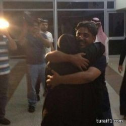 حصريا بالصور ..وصول أحمد البناقي السجين الهارب من العراق لمطار المدينه المنوره