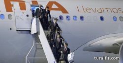 البرق يضرب طائرة المنتخب الإسباني فور وصولها مدريد