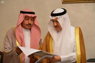 بالصور..أمير الشمالية يطلع على تقرير أعمال ومشاريع شركة الكهرباء بالمنطقة