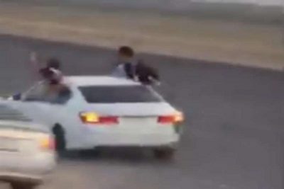 بدء التحقيق مع “فتاتي فيديو التفحيط” داخل سجن النساء بالملز وسط توقعات بصدور أحكام بالجلد والسجن بحقهما