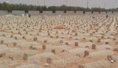 القبض على مسنين ينبشان عدداً من القبور بحثاً عن كنوز بالطائف