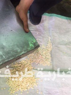بالصور..جمرك الحديثة يحبط تهريب أكثر من 170 ألف حبة كبتاجون المخدّرة