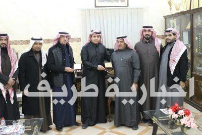 نادي الصمود يمنح مجموعة المدوح العضوية الفخرية للنادي