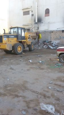 بالصور..رئيس بلدية طريف يوجه بإزالة المخلفات العشوائية في الأحياء والساحات بالمحافظة
