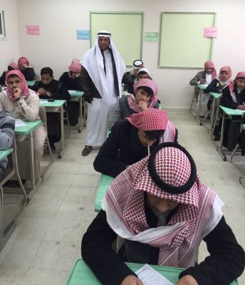 بالصور..الشريف يتفقد سير الإختبارات بثانوية معاوية بن ابي سفيان