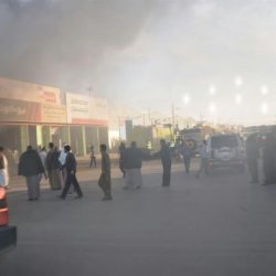 بالصور..بلدية طريف توجه فريق من عمال النظافة بتنظيف حي العزيزية