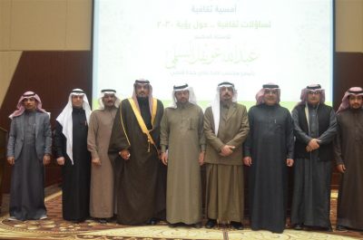 بالصور.رئيس أدبي جدة يطرح تساؤلاته الثقافية حول رؤية 2030 بأدبي الشمالية