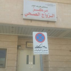 بالصور..شاب يقتل شقيقته طعناً في الشارع بعمان ثم يحضر كرسياً ويجلس بجوارها حتى ماتت