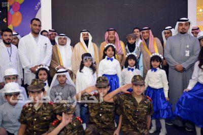 بالصور..أمير منطقة الحدود الشمالية يدشن قافلة “سابك” للعلوم في عرعر