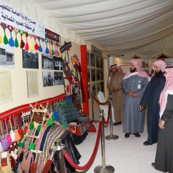 بالصور..القائم بأعمال محافظ طريف يقوم بزيارة مفاجئة لمركز السكر بطريف
