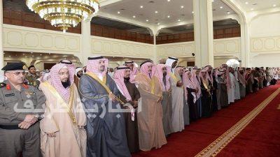 أمير الجوف يؤدي صلاة الميت على الشهيد “الرويلي”