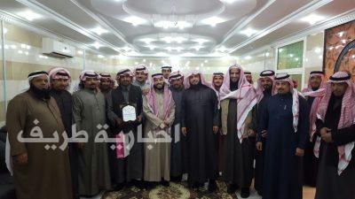 بالصور..منسوبو كتابة عدل طريف يكرمون زملائهم المتقاعدين