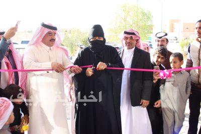 بالصور..افتتاح شقق وأجنحة هابي دي الفندقية بطريف و والدة رجل الأعمال ساير الرويلي تقص شريط الإفتتاح