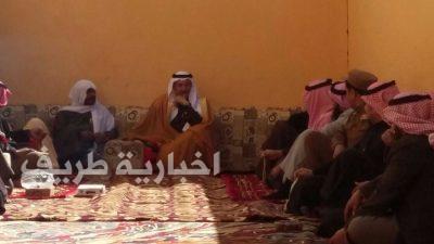 القائم بأعمال محافظ طريف يقدم واجب العزاء لأسرة جبر بن عقيل الرويلي