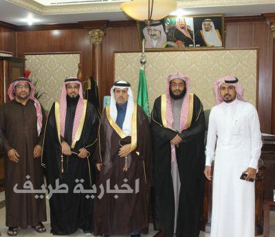 بالصور..محافظ طريف يستقبل منسوبي المعهد العلمي ويطلع على نشاطات وأهداف المعهد