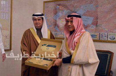 أمير الحدود الشمالية يلتقي مدير مكافحة المخدرات بالمنطقة
