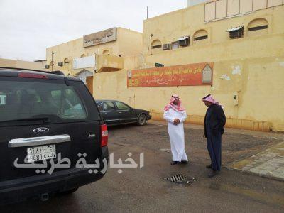بالصور..بلدي طريف يقوم بجولة تفقدية على مواقع درء أخطار السيول وتصريف سيول الأمطار