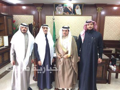 بالصور..محافظ طريف يستقبل عدد من رجال أعمال طريف