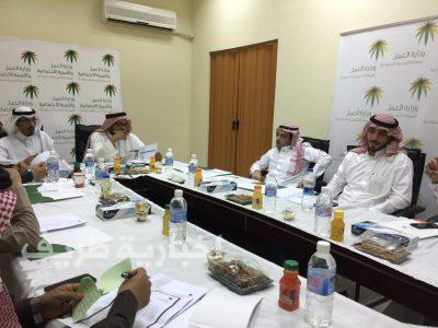 وحدة الإشراف على توظيف العمالة بفرع العمل بالشمالية تعقد لقاءً مع مكاتب الاستقدام بالمنطقة
