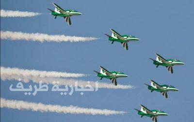 عرض جوي للصقور الخضر بفعاليات ملتقى الصقارين بطريف
