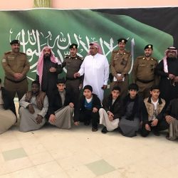 بالصور..مرور طريف يوزع الورود على المرضى المنومين بمستشفى طريف العام