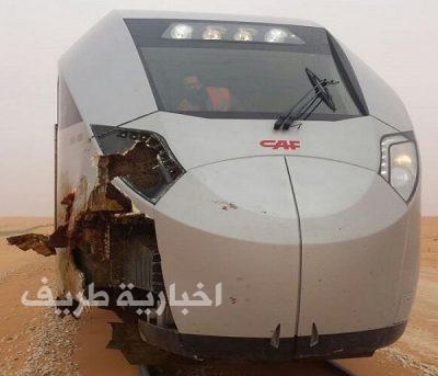 قطار “سار” يصطدم بجمل سائب في القصيم.. والشركة تتوعد بملاحقة “المعتدين” قضائياً