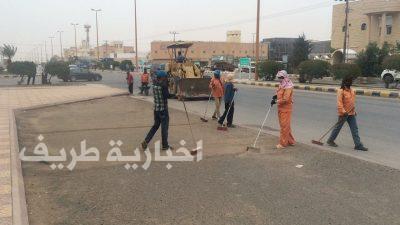 بالصور..بلدية طريف تكثف أعمال النظافة بالمحافظة