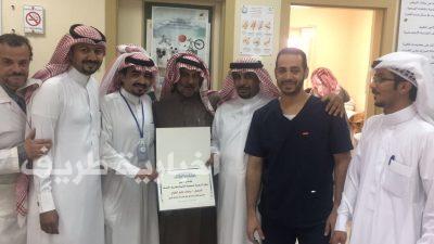 بالصور..منسوبو المستوصف الأوسط بطريف يودعون بزميلهم يوسف سليم البلوي