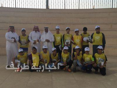 الطلاب الموهوبون في البرنامج الإثرائي يزورون أدبي الشمالية