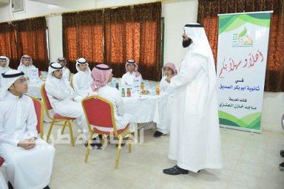 “الأمن الفكري” .. دورة لمدير عام التعليم في الحدود الشمالية في ثانوية ابي بكر الصديق بعرعر