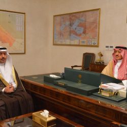 بالصور..محافظ طريف يزور مقر شرطة طريف ويطمئن على سير العمل