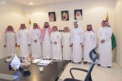 مشرف قطاع التنمية الاجتماعية بوزارة العمل يجتمع بمدير فرع الوزارة بالحدود الشمالية