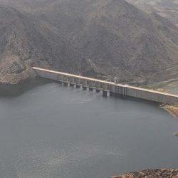 أمير منطقة الحدود الشمالية يستقبل مدير شرطة المنطقة وعدداً من الضباط المترقين