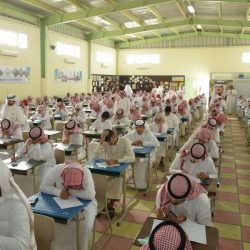 الأمير فيصل بن خالد يطلع على تقرير أعمال ومشروعات شركة الكهرباء بالمنطقة