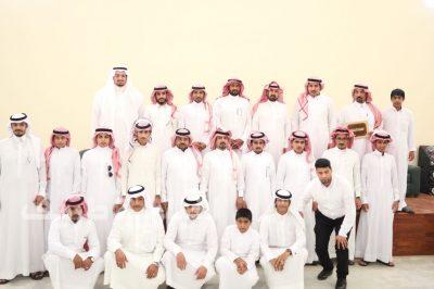 بالصور..تأهيل 20 متدرباً للعمل ببرمجة وصيانة الجوالات بطريف